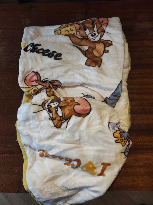 Сгъваема Възглавница/Одеало 2 в 1 с ТОМ И ДЖЕРИ, 140/100см, Нова.