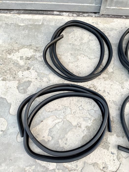 Уплотнитель дверей на Land Rover Range Rover Рендж Ровер