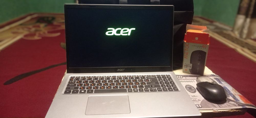 Noutbuk zoʻr ofisni ishlar uchun