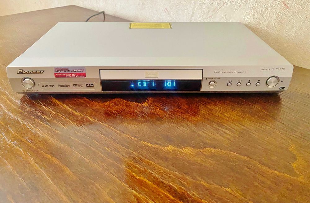 Разпродажба - 30€. PIONEER DV-373-S DVD PLAYER + Подарък