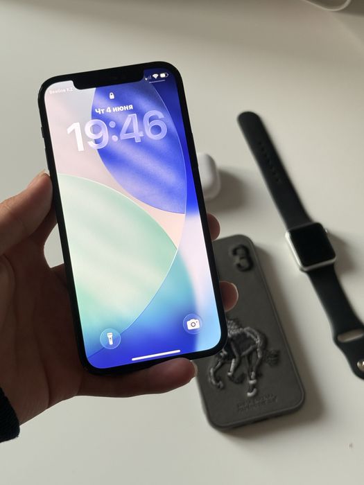 iPhone 12 ; Apple watch series 3 ; AirPods pro