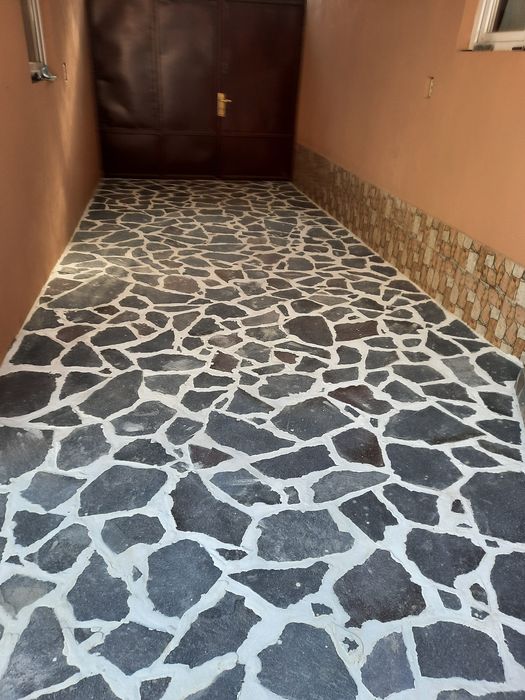 Vând piatră și montez detalii Nr