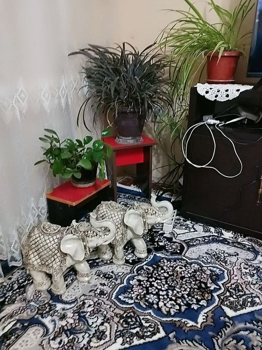 Сувениры Слоны, Вазы Латунь Новые большие Индия в наличии есть 2 штуки