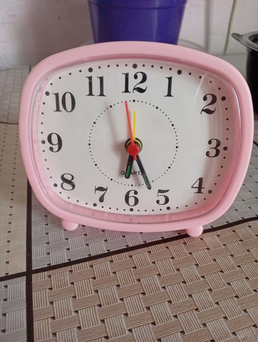 Будильник  Часы  в рабочем состоянии
