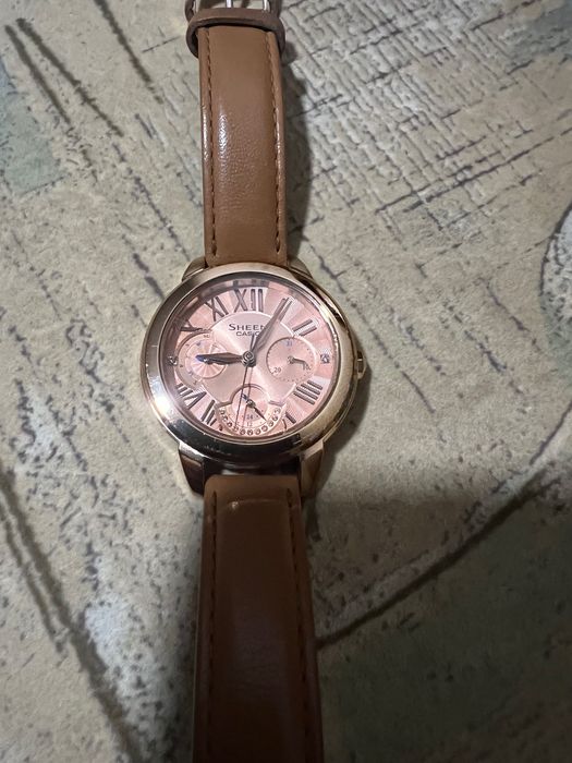 Дамски часовник Casio Sheen с камъни Сфаровски
