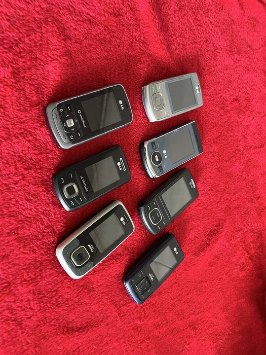 Telefon pe sina Lg . Pret/bucata