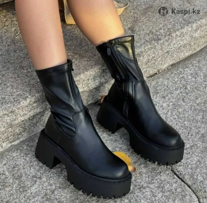 Женские ботинки черные