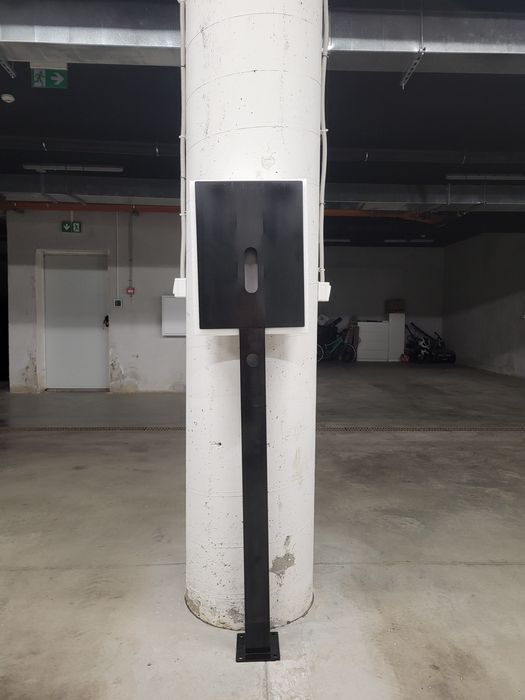 Стойка за станция на електрически автомобил