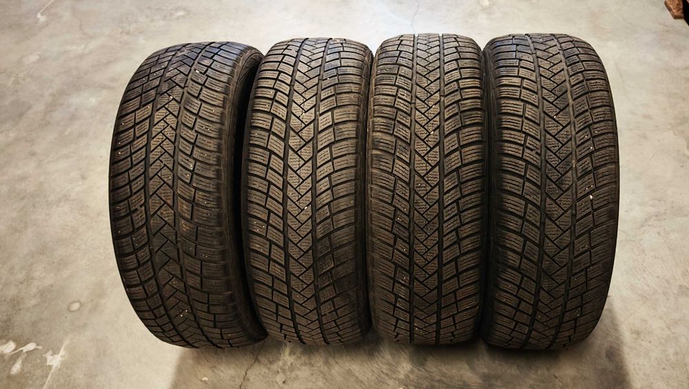 Продавам 4 броя зимни гуми VREDESTEIN  WINTRAC PRO 205/55/17