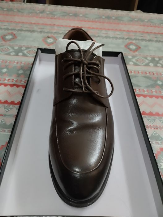 продам мужские туфли новые.