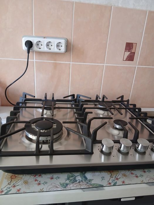 Продам газ плиту