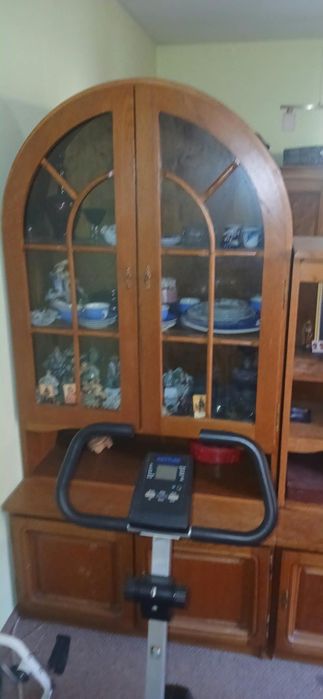 De vinzare mobilă dni lemn Sculptată ,Pat rabatabil!