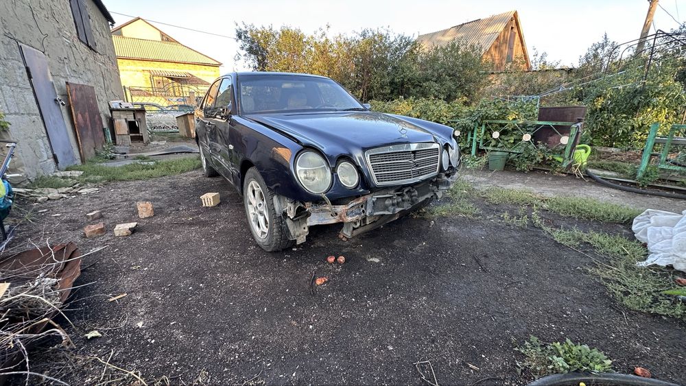Mercedes Benz w210