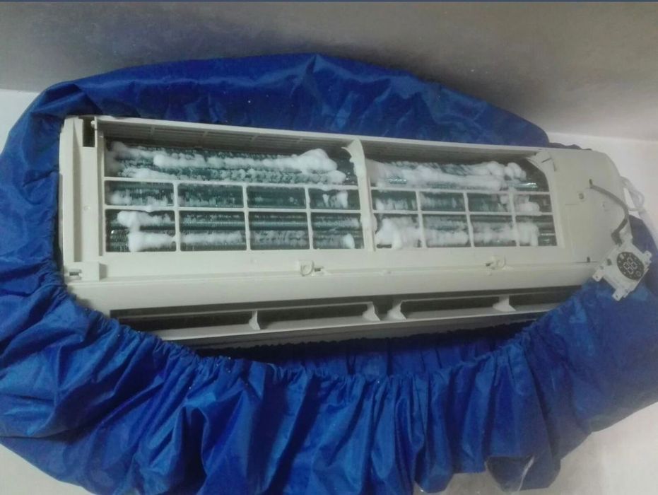 Curățare aparat aer condiționat.