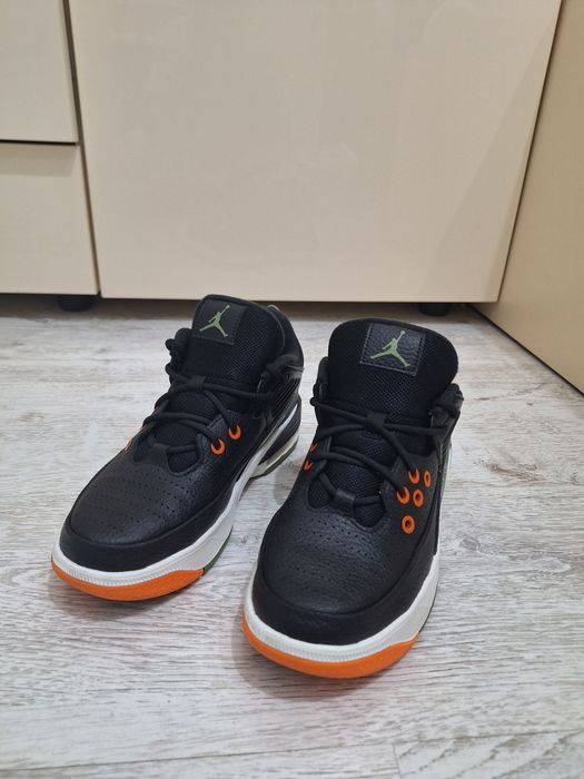 Adidași Jordan Max Aura 5