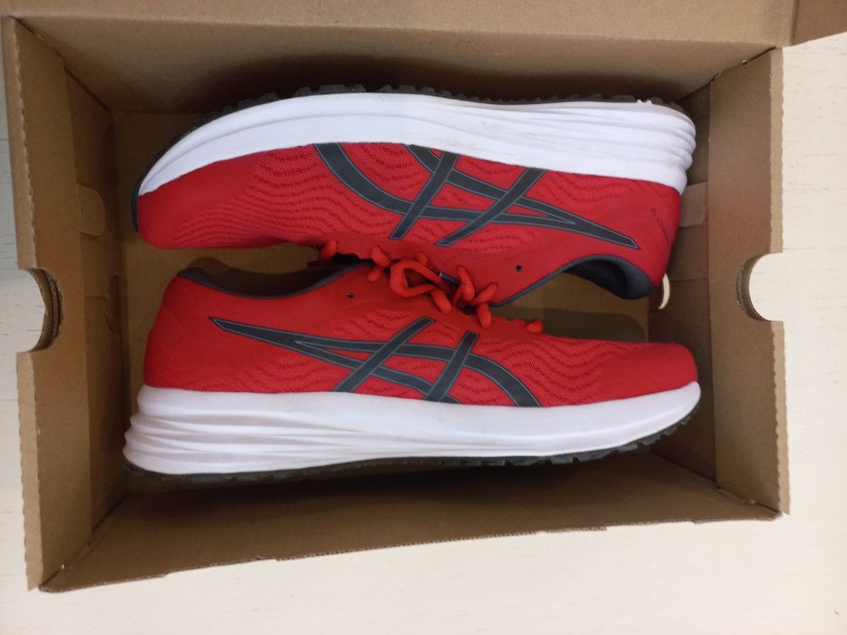 Кроссовки ASICS. Новые. Оригинал.