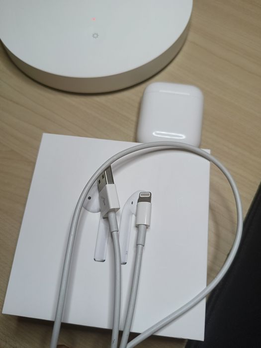 Apple AirPods 2 поколения