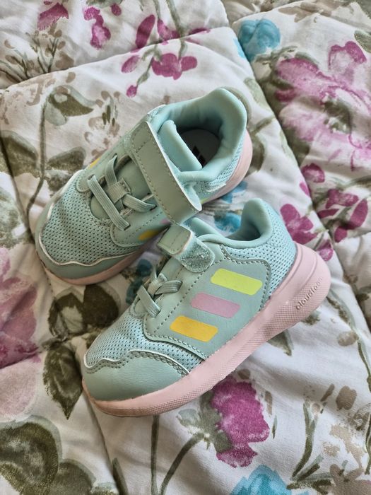 Обувки за момиче 23н.Adidas,Nike,Puma,Reebok,Tommy hilfiger
