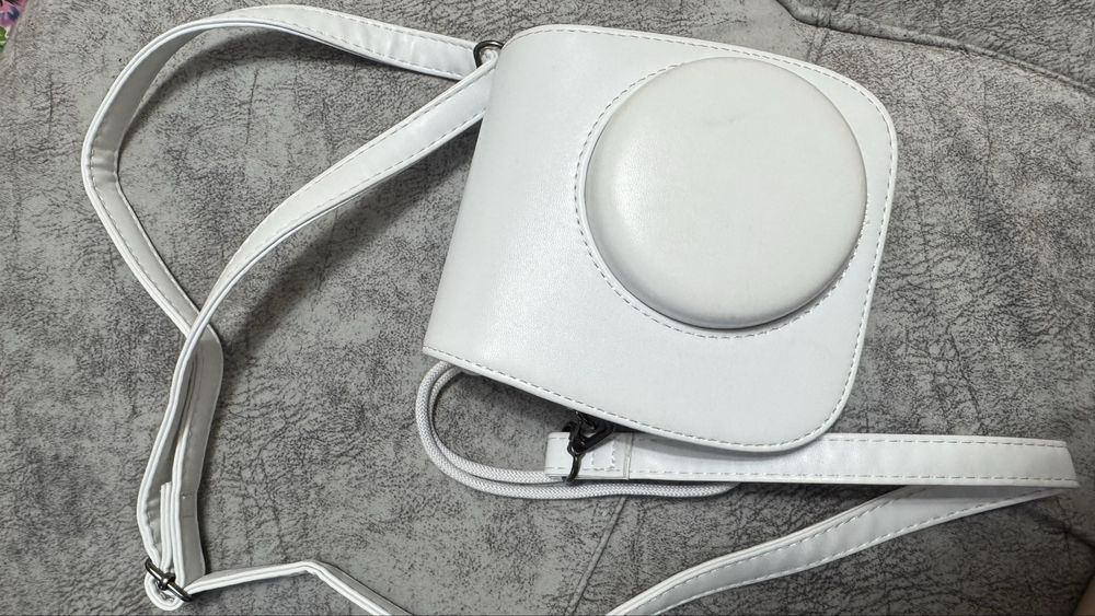 instax mini 12 в белом цвете