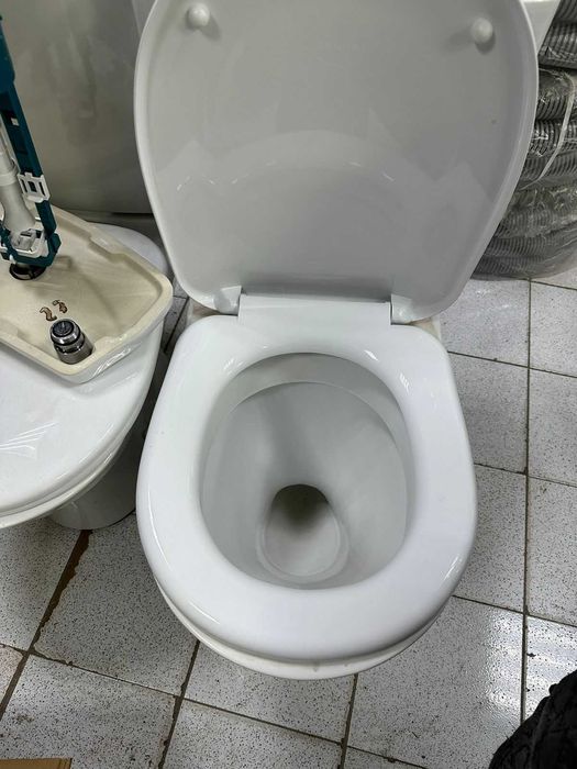 Новый унитаз (санузел) — Не использовался