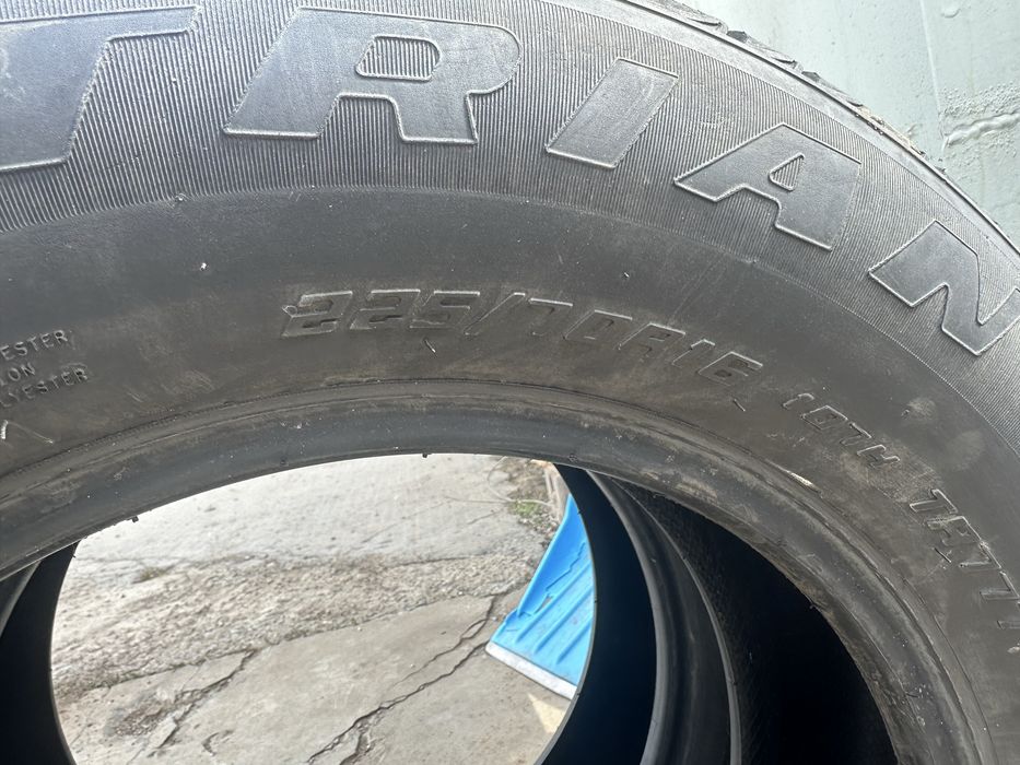 Продам резину комплек б/у