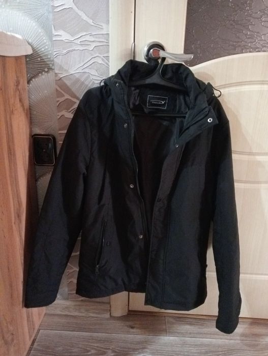 Продам подростковую черную куртку