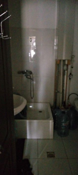 Аэропорт йулни устидаги домлардан. 2 хонали 3- этаж квартира сотилади.