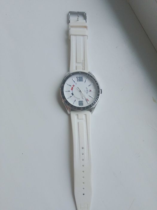HILFIGER часы в отличном состоянии