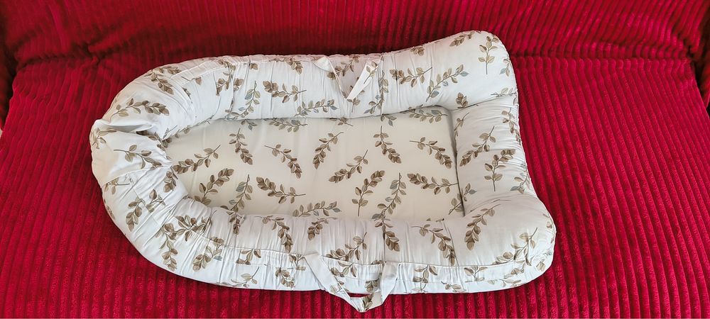 2 baby Nest-uri si o pernă pentru alăptare