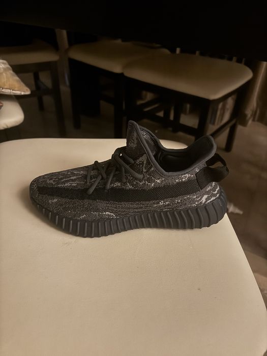 Adidasi yeezy v2