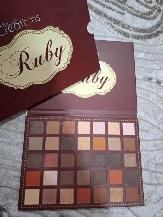 Тени для века  очень насышенная палитра