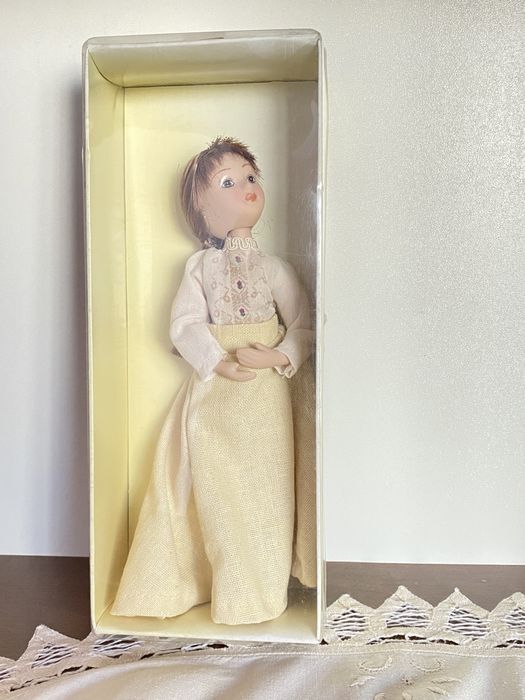 Куклы фарфоровые