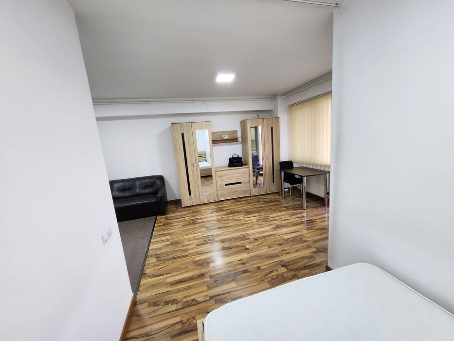 Vând apartament cu o cameră,  în zonă foarte bună!