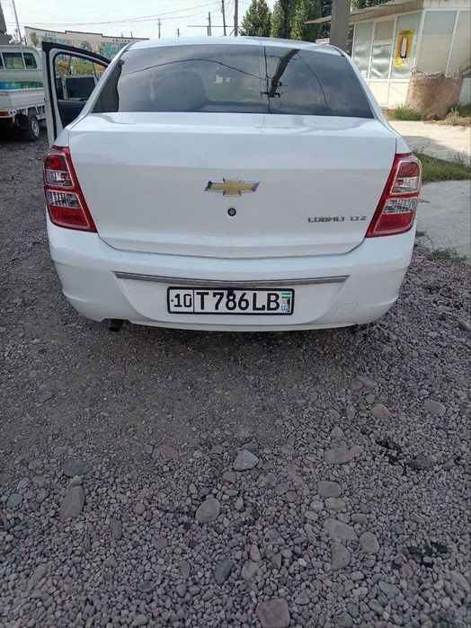 Moshina sotiladi srochno