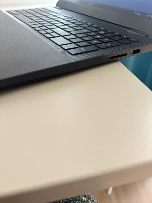 Dell Vostro 15• Procesor i5-11th Gen• SSD 512gb• 15,6” Full HD