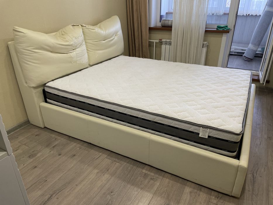 Двухспальная кровать