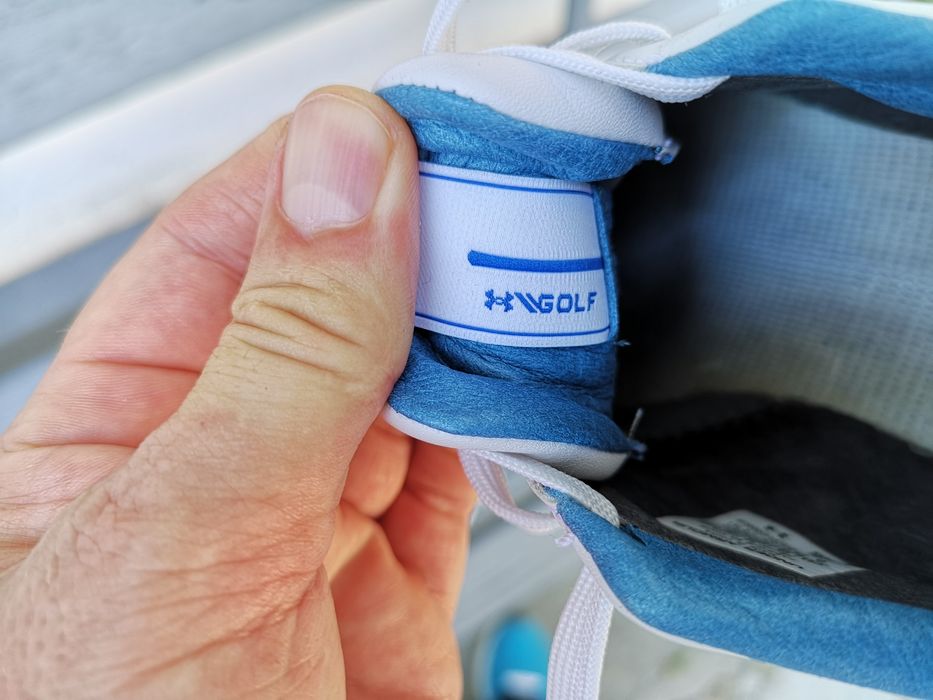 Vând încălțăminte nouă Under Armour, mărimea 39 EU/25cm