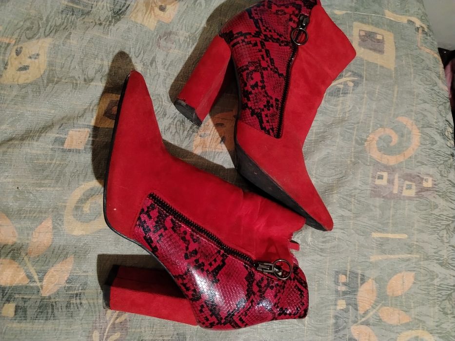 Дамски боти и ботуши