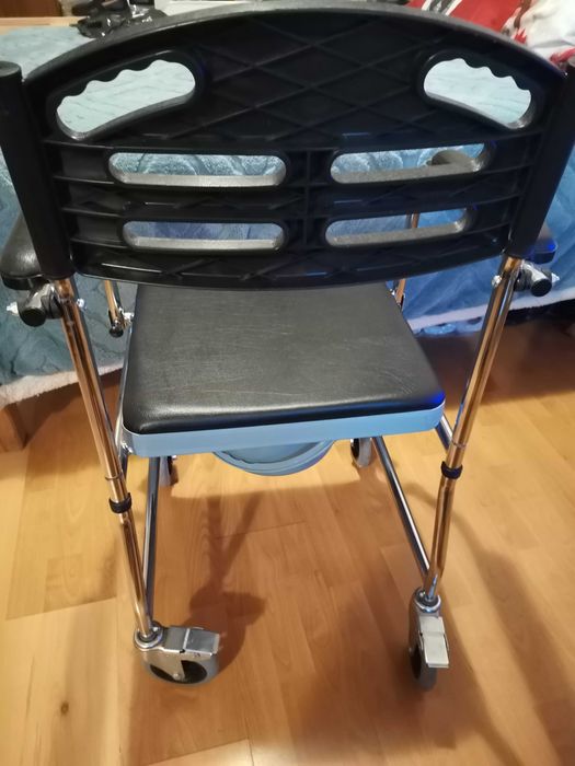 Санитарен стол за тоалетна и баня. Проходилка. Надстройка за тоалетна.