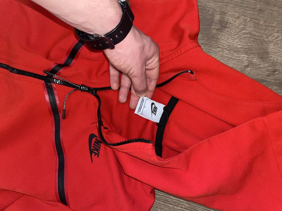 Nike Tech Fleece S – червен, почти нов, запазен
