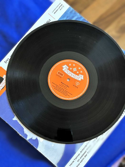 disc vinil produs de Polydor cu titlul "Im weißen Rössl/Maske in Blau