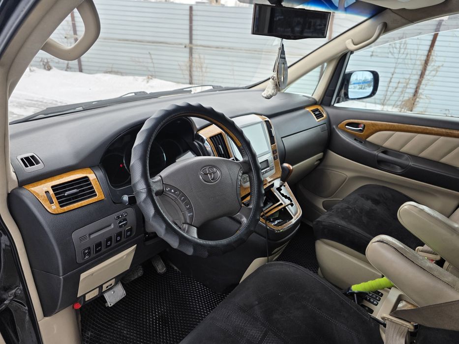 Продается тоета Альфард левый руль.