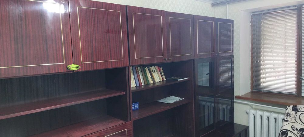 Стенка в большую комнату