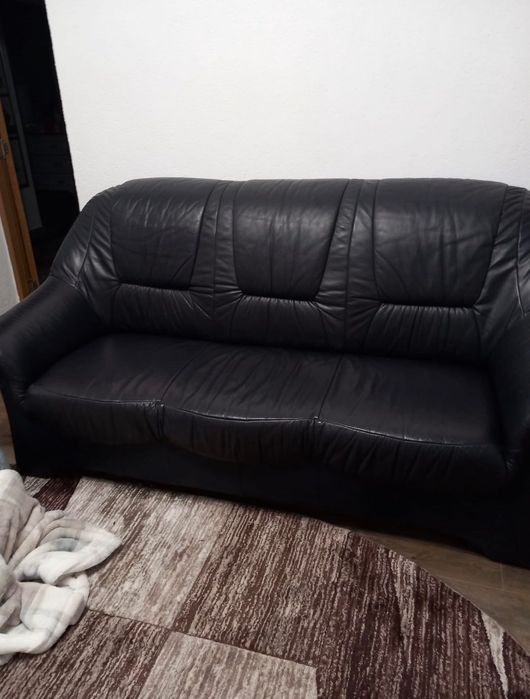 Vând canapea şi fotolii