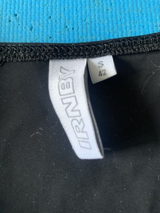 Продаю спортивный топ