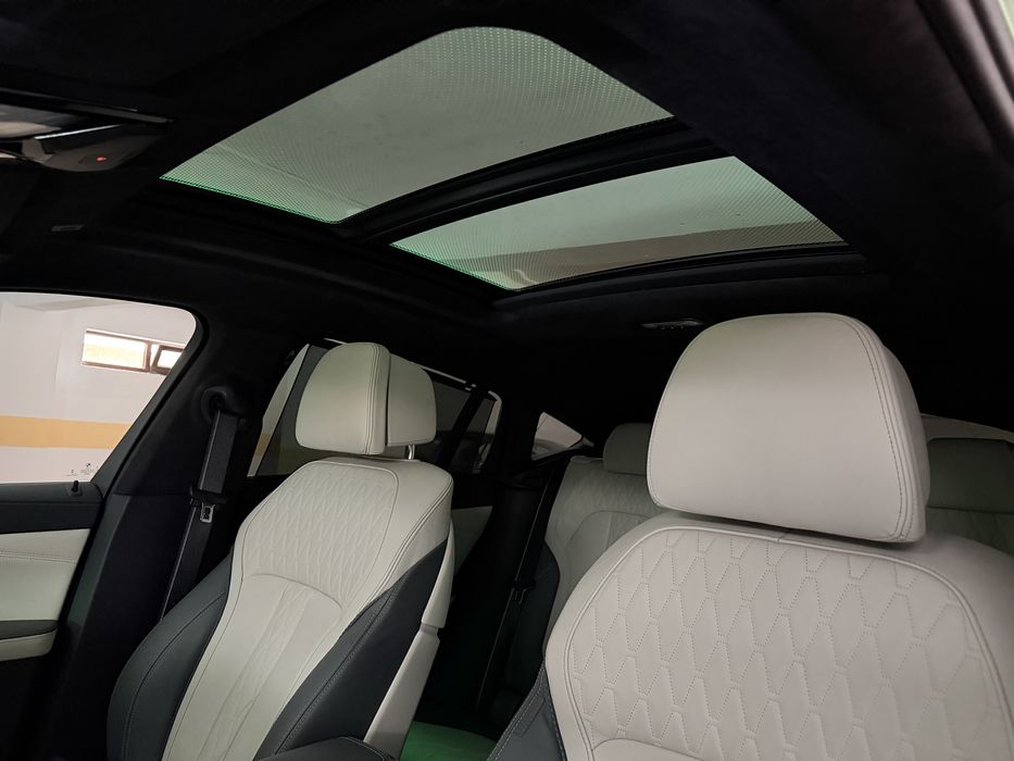 BMW X6 M60i xDrive Mild-Hybrid / INDIVIDUAL / M-PRO / Sky Lounge / Garantie !