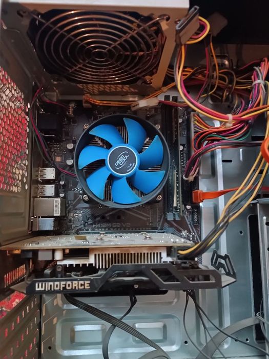 Domawniy  igravoy komyuter i3 10100 ozu 8gb