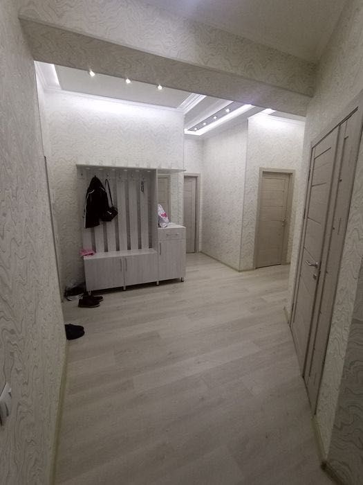 3/8/10 Продается своя квартира 97,5 кв без маклеров, метро Дустлик