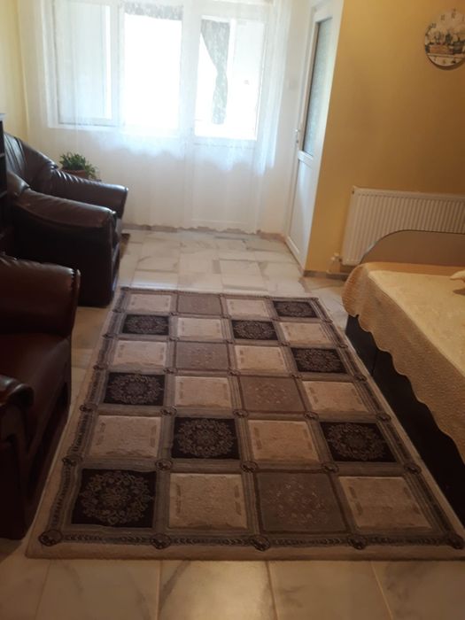 Închiriez apartament cu o cameră.