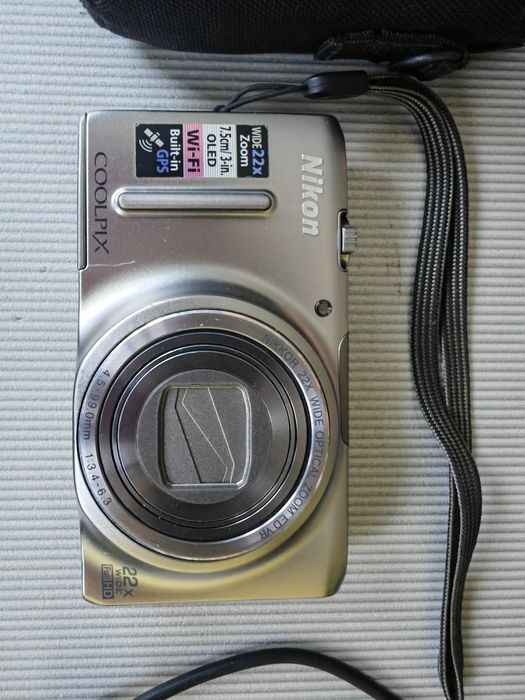 Nikon CoolPix S9500-Дигитална камера (фотоапарат) сребрист